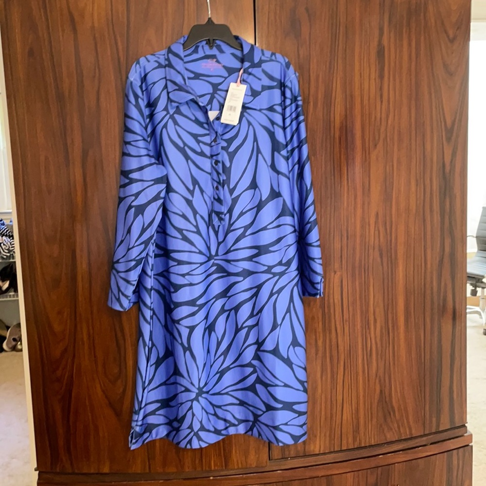 Very cute Vineyard Vines dress. Size XL.  UPF 50+